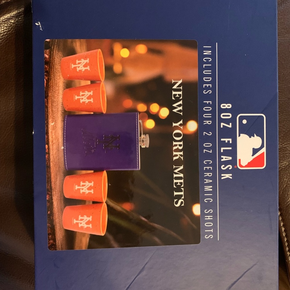 New York Mets Flask and Shot Glass Set